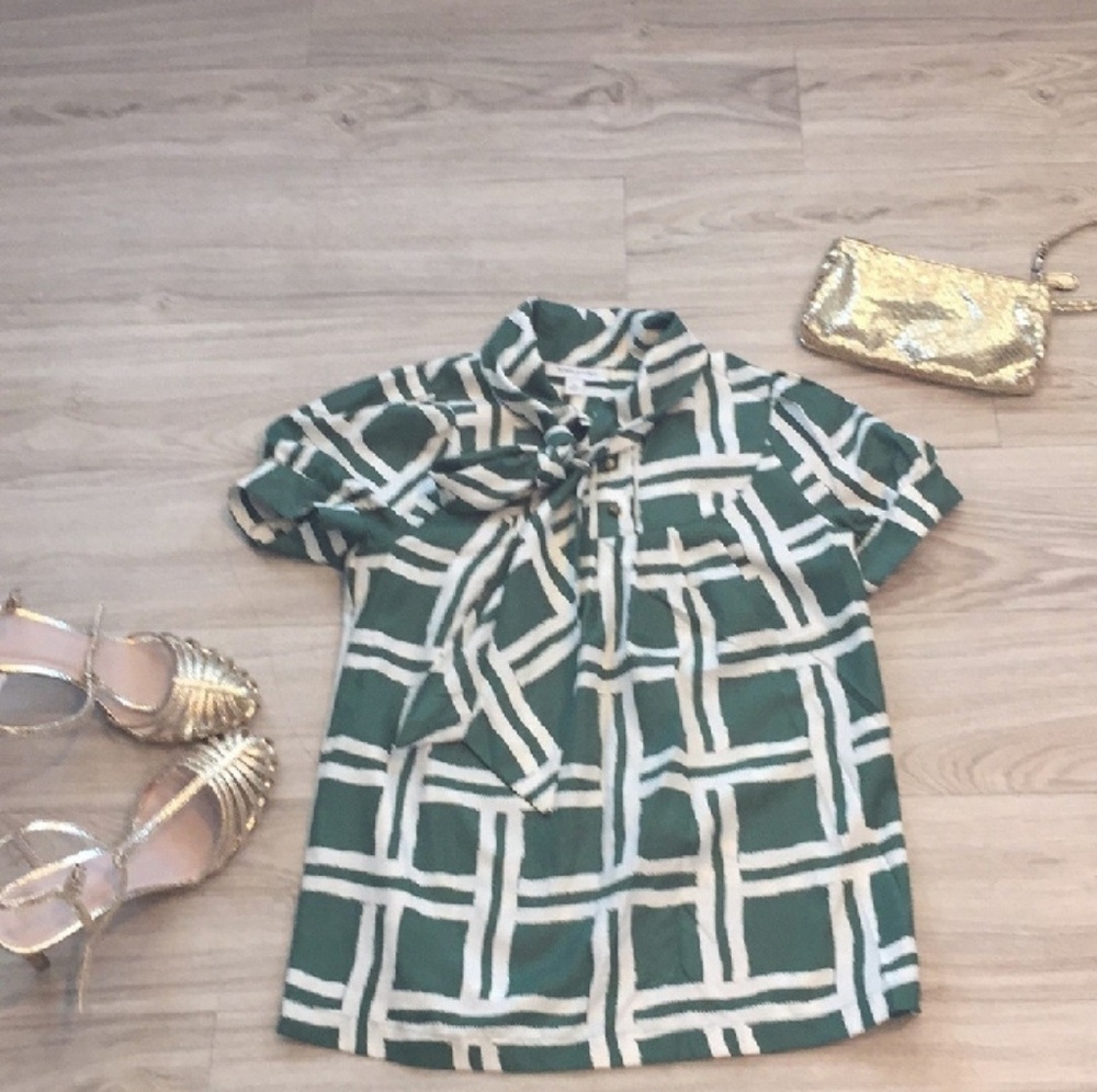 Banana Republic XS Tie Neck Blouse